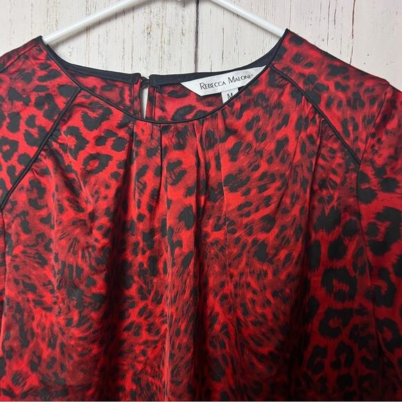 Rebecca Malone Women’s Black and Red Print Blouse
Sz M
Nwt - Picture 5 of 12